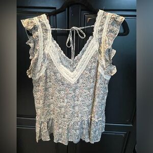NWT grace and lace adorable top!
